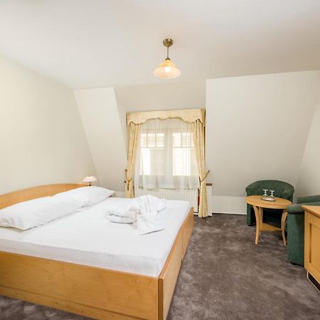 Hotel Zlaty Lev Jablonec nad Nisou Dış mekan fotoğraf