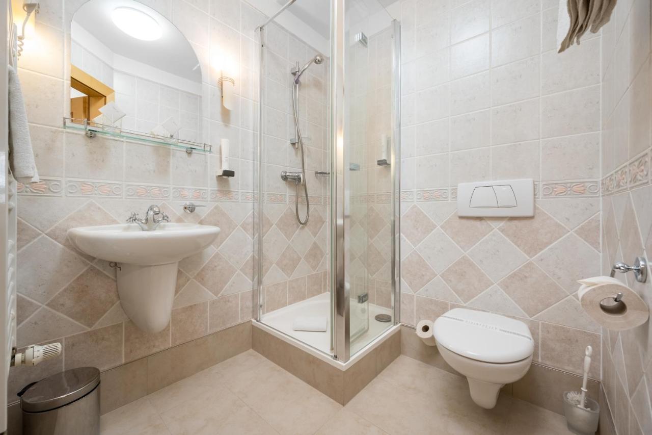 Hotel Zlaty Lev Jablonec nad Nisou Dış mekan fotoğraf