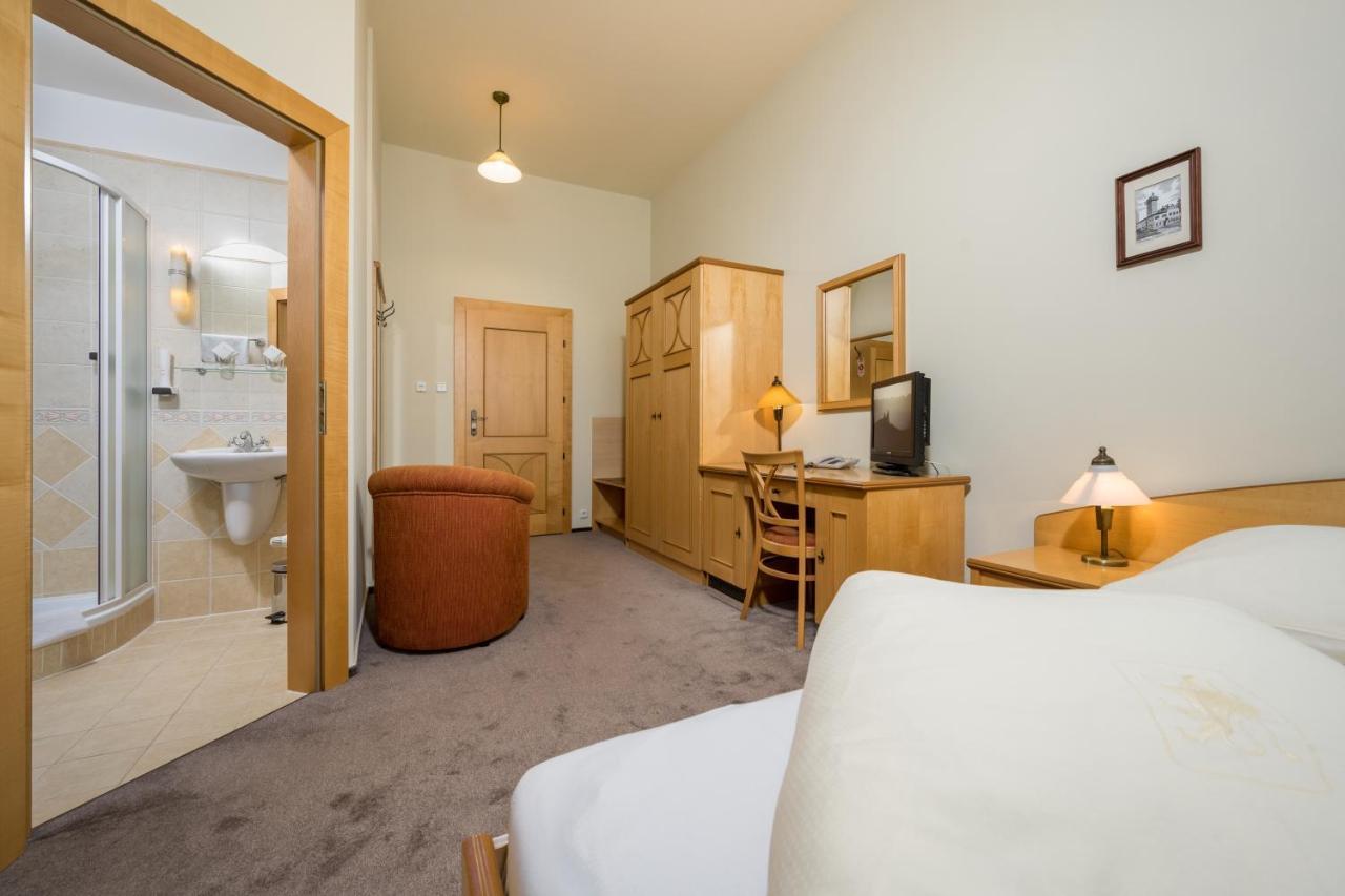 Hotel Zlaty Lev Jablonec nad Nisou Dış mekan fotoğraf