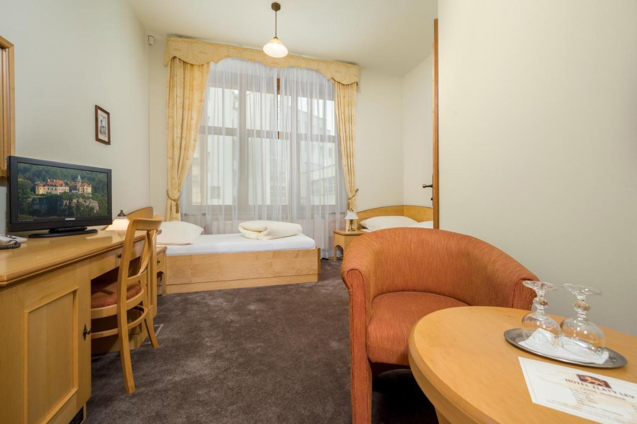 Hotel Zlaty Lev Jablonec nad Nisou Dış mekan fotoğraf