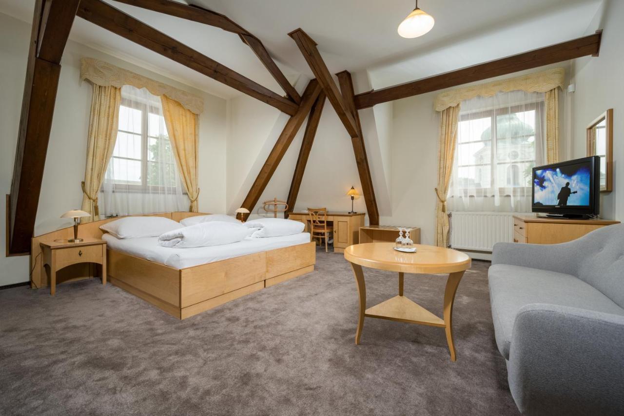 Hotel Zlaty Lev Jablonec nad Nisou Dış mekan fotoğraf