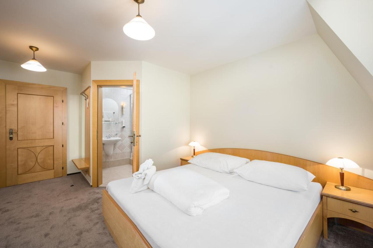 Hotel Zlaty Lev Jablonec nad Nisou Dış mekan fotoğraf