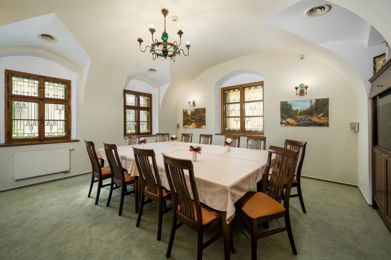 Hotel Zlaty Lev Jablonec nad Nisou Dış mekan fotoğraf