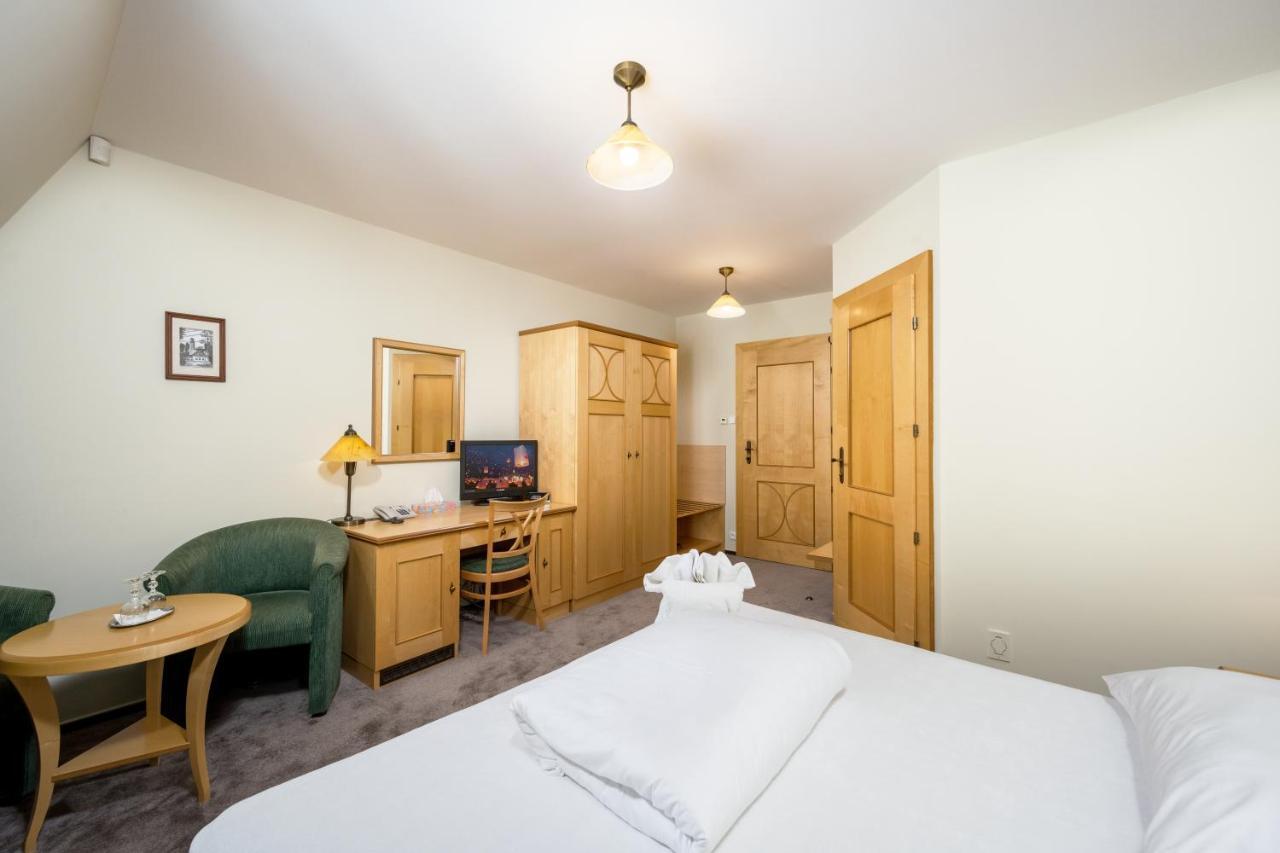 Hotel Zlaty Lev Jablonec nad Nisou Dış mekan fotoğraf
