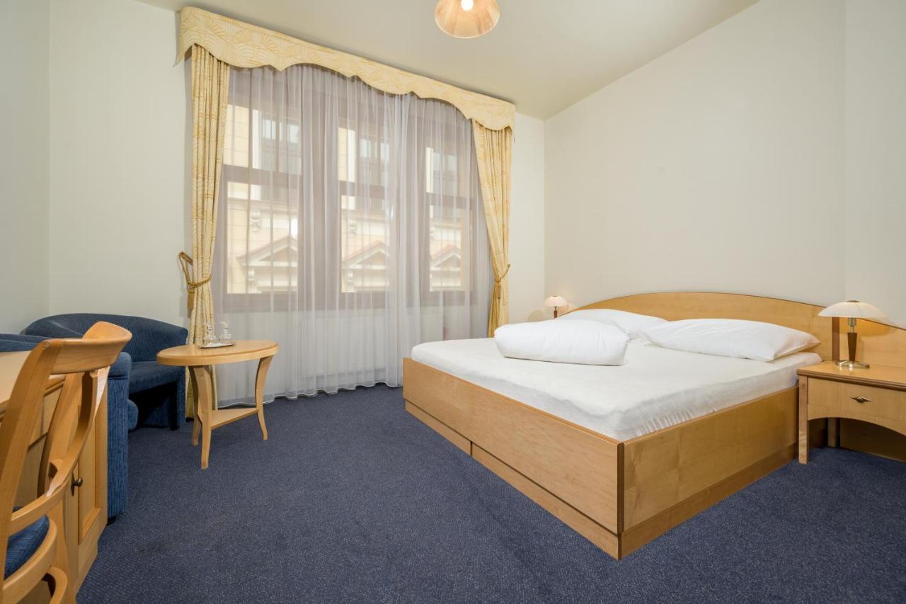 Hotel Zlaty Lev Jablonec nad Nisou Dış mekan fotoğraf