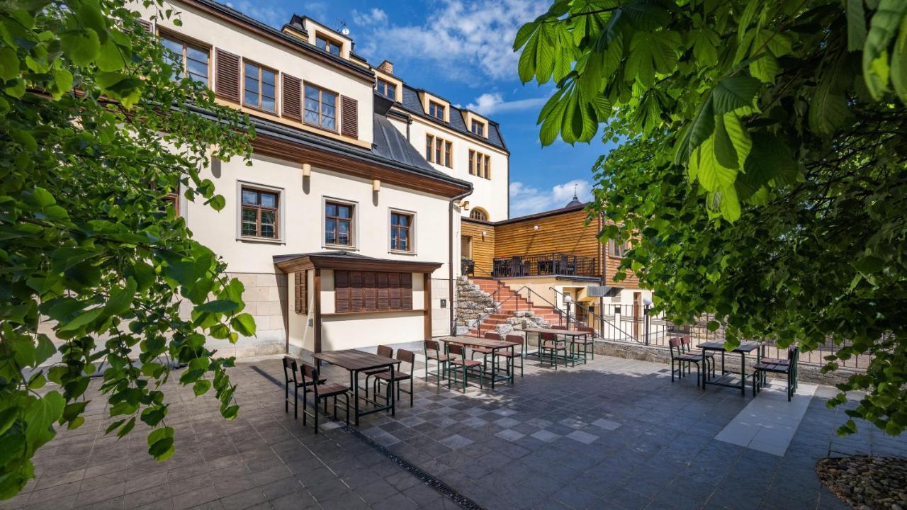 Hotel Zlaty Lev Jablonec nad Nisou Dış mekan fotoğraf