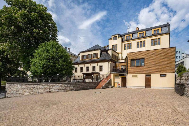 Hotel Zlaty Lev Jablonec nad Nisou Dış mekan fotoğraf