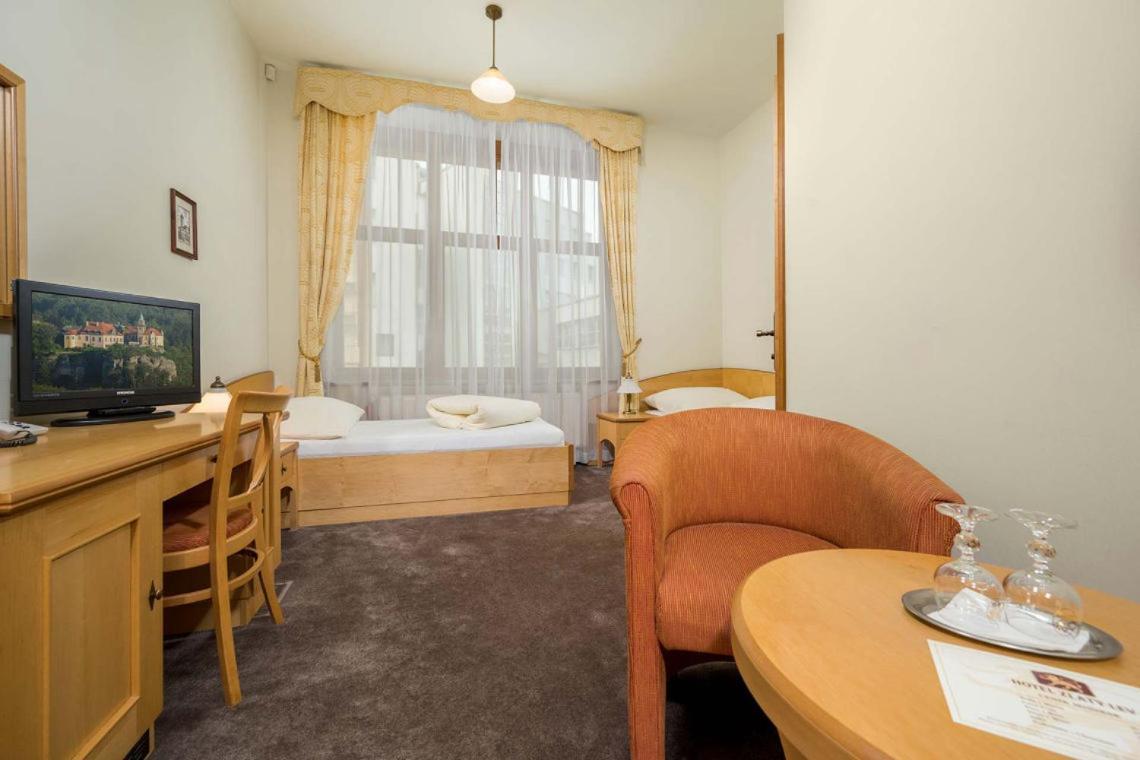 Hotel Zlaty Lev Jablonec nad Nisou Dış mekan fotoğraf