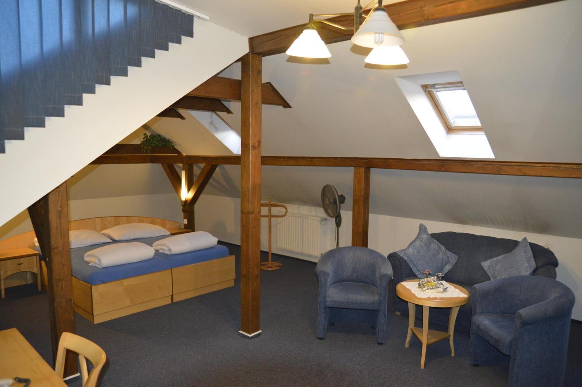 Hotel Zlaty Lev Jablonec nad Nisou Dış mekan fotoğraf